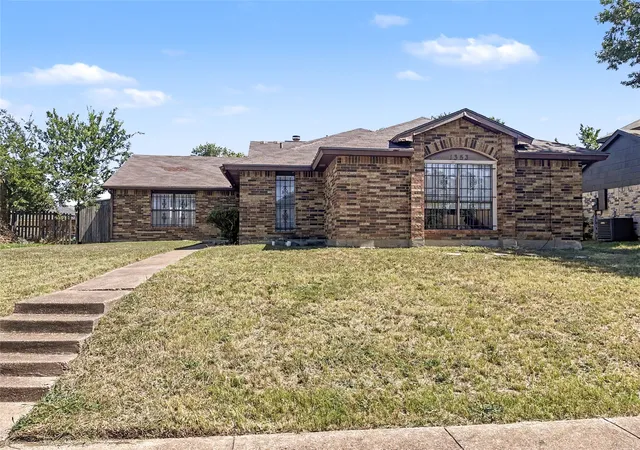 Photo 1 of Single family home for sale at 1353 Southridge Dr, Lancaster, TX 75146 | MLS# 21328639 | Listing updated on 2026-08-21