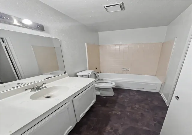 Photo 4 of Single family home for sale at 1353 Southridge Dr, Lancaster, TX 75146 | MLS# 21328639 | Listing updated on 2026-08-21