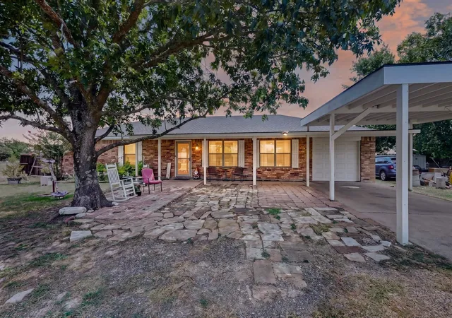 Photo 3 of Single family home for sale at 3671 Sundown Rd, Greenville, TX 75402 | MLS# 21328640 | Listing updated on 2026-09-26