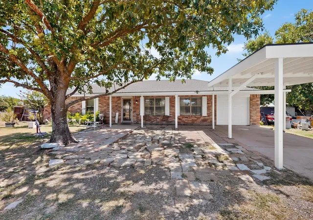 Photo 4 of Single family home for sale at 3671 Sundown Rd, Greenville, TX 75402 | MLS# 21328640 | Listing updated on 2026-09-26