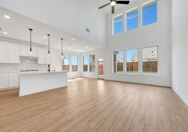 Photo 2 of Single family home for sale at 5005 Lily Creek Dr, Aubrey, TX 76227 | MLS# 21317109 | Listing updated on 2026-10-08