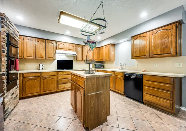 Photo 3 of Single family home for sale at 2144 Savannah Trl, Denton, TX 76205 | MLS# 21328251 | Listing updated on 2026-08-22