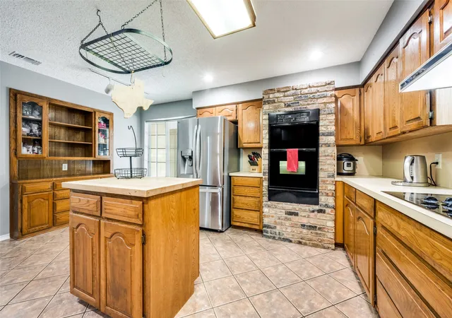 Photo 4 of Single family home for sale at 2144 Savannah Trl, Denton, TX 76205 | MLS# 21328251 | Listing updated on 2026-08-22