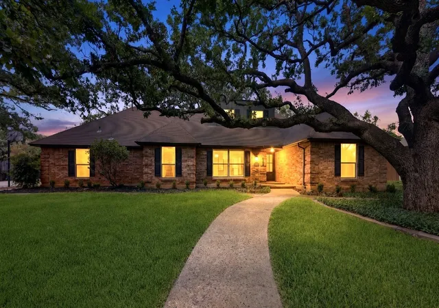 Photo 1 of Single family home for sale at 3609 Country Club Rd, Arlington, TX 76013 | MLS# 21328127 | Listing updated on 2026-08-23