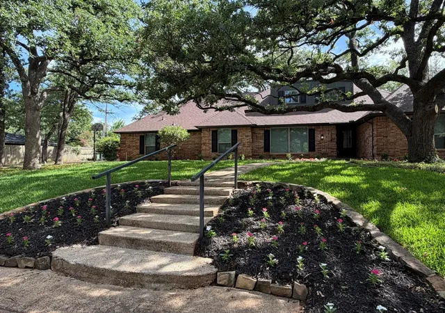 Photo 3 of Single family home for sale at 3609 Country Club Rd, Arlington, TX 76013 | MLS# 21328127 | Listing updated on 2026-08-23