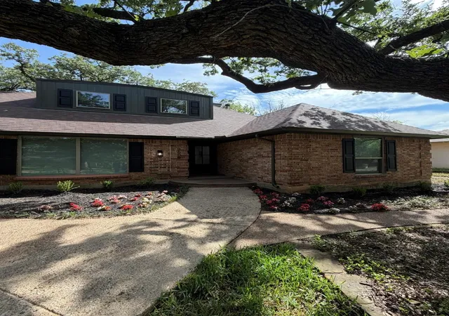 Photo 3 of Single family home for sale at 3609 Country Club Rd, Arlington, TX 76013 | MLS# 21328127 | Listing updated on 2026-08-23
