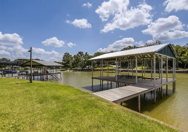 Photo 3 of Manufactured home for sale at 182 Indian Gap Rd, Mabank, TX 75156 | MLS# 21328208 | Listing updated on 2026-08-20