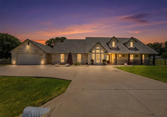 Photo 1 of Single family home for sale at 3102 Walnut Creek Pkwy, Granbury, TX 76049 | MLS# 21328713 | Listing updated on 2026-09-23