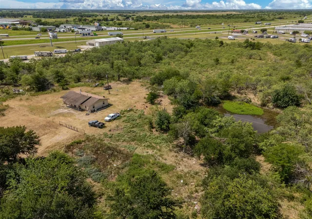 Photo 3 of House for sale at 11259 County Road 305, Terrell, TX 75160 | MLS# 21328737 | Listing updated on 2026-08-25