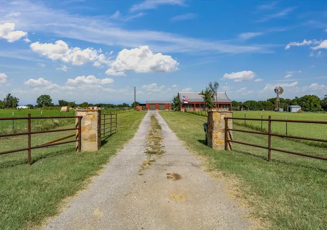 Photo 3 of House for sale at 716 County Road 3241, Paradise, TX 76073 | MLS# 21326646 | Listing updated on 2026-08-22