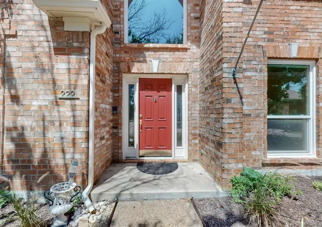 Photo 3 of Single family home for sale at 2221 Everglade Ct, Carrollton, TX 75006 | MLS# 21328763 | Listing updated on 2026-08-22