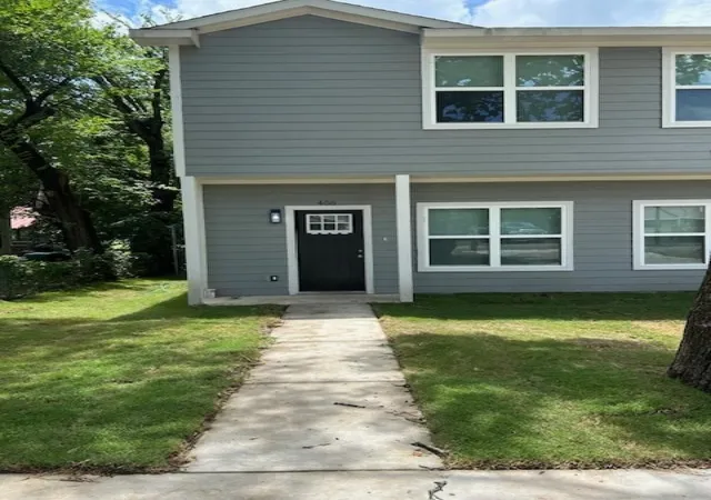 Photo 3 of House for sale at 406 E Bonham St, Whitewright, TX 75491 | MLS# 21328817 | Listing updated on 2026-07-12