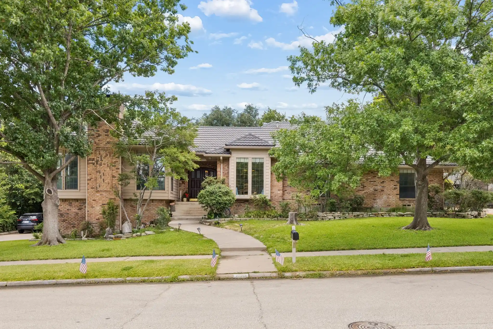 Photo 1 of Single family home for sale at 205 Balboa St, Irving, TX 75062 | MLS# 21328790 | Listing updated on 2026-10-16