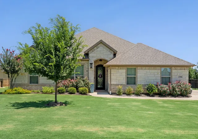 Photo 1 of Single family home for sale at 4706 W Wedgefield Rd, Granbury, TX 76049 | MLS# 21328833 | Listing updated on 2026-07-25