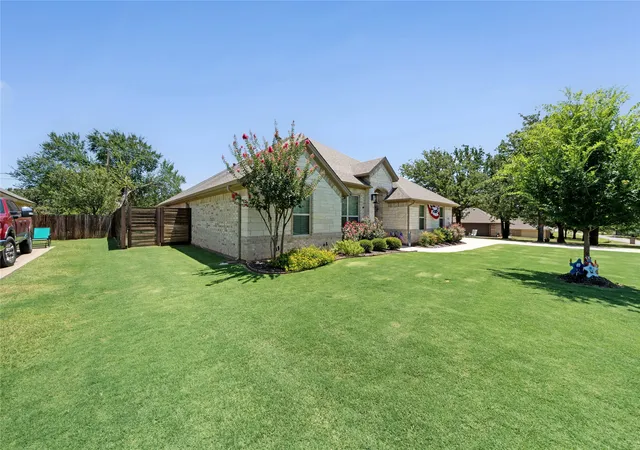 Photo 3 of Single family home for sale at 4706 W Wedgefield Rd, Granbury, TX 76049 | MLS# 21328833 | Listing updated on 2026-07-25