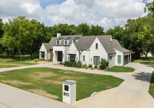 Photo 2 of Single family home for sale at 8013 W Landings Rd, Granbury, TX 76049 | MLS# 21328891 | Listing updated on 2026-08-22
