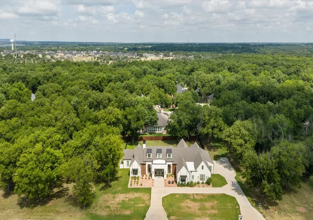 Photo 3 of Single family home for sale at 8013 W Landings Rd, Granbury, TX 76049 | MLS# 21328891 | Listing updated on 2026-08-22