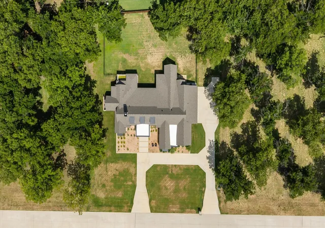 Photo 3 of Single family home for sale at 8013 W Landings Rd, Granbury, TX 76049 | MLS# 21328891 | Listing updated on 2026-08-22