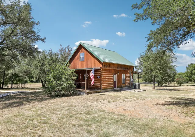 Photo 3 of Single family home for sale at 194 County Road 3825, Bridgeport, TX 76426 | MLS# 21328901 | Listing updated on 2026-07-14
