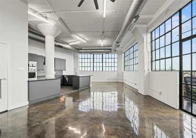 Photo 4 of Sale Pending at 2220 Canton St #507, Dallas, TX 75201 | MLS# 21328920 | Listing updated on 2026-08-26