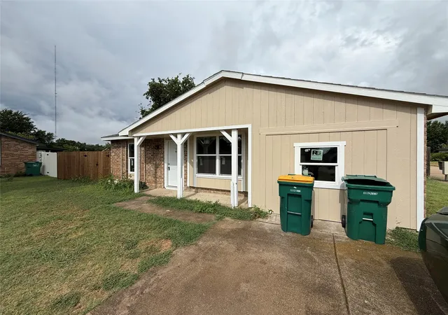 Photo 1 of Single family home for sale at 449 Jones St, Cedar Hill, TX 75104 | MLS# 21271719 | Listing updated on 2026-08-27