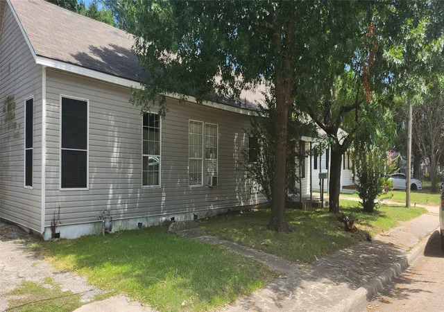 Photo 1 of Sale Pending at 824 Carver St, Mesquite, TX 75149 | MLS# 21328990 | Listing updated on 2026-07-18