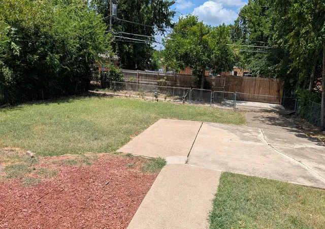 Photo 4 of Sale Pending at 10923 Myrtice Dr, Dallas, TX 75228 | MLS# 21329012 | Listing updated on 2026-07-20