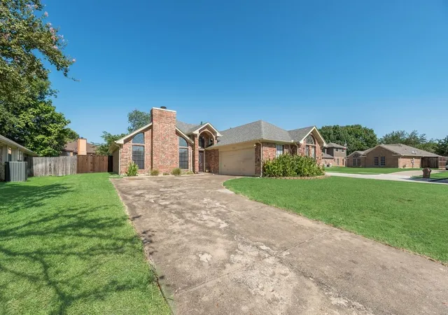 Photo 2 of Sale Pending at 5021 Marcus Dr, Flower Mound, TX 75028 | MLS# 21329025 | Listing updated on 2026-08-31