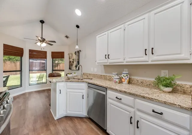 Photo 4 of Sale Pending at 5021 Marcus Dr, Flower Mound, TX 75028 | MLS# 21329025 | Listing updated on 2026-08-31