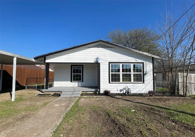 Photo 1 of Single family home for sale at 1305 Hobson Ave, Mc Kinney, TX 75069 | MLS# 21329059 | Listing updated on 2026-08-22