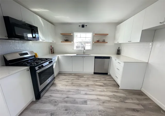 Photo 2 of Single family home for sale at 1305 Hobson Ave, Mc Kinney, TX 75069 | MLS# 21329059 | Listing updated on 2026-08-22