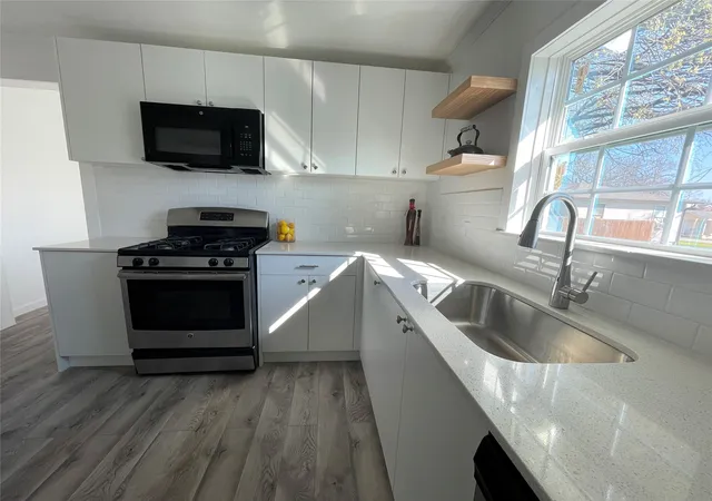 Photo 3 of Single family home for sale at 1305 Hobson Ave, Mc Kinney, TX 75069 | MLS# 21329059 | Listing updated on 2026-08-22
