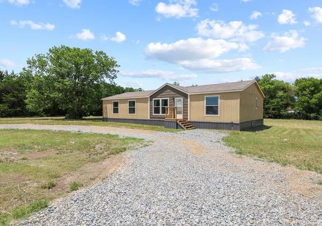 Photo 1 of Single family home for sale at 225 Hemby Wy, Bonham, TX 75418 | MLS# 21313105 | Listing updated on 2026-08-22