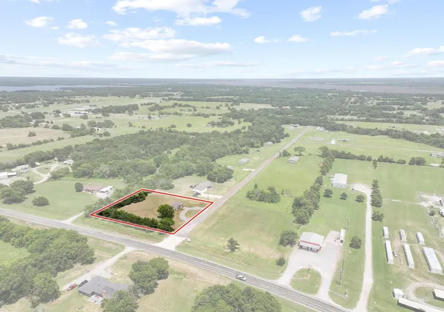 Photo 2 of Single family home for sale at 225 Hemby Wy, Bonham, TX 75418 | MLS# 21313105 | Listing updated on 2026-08-22
