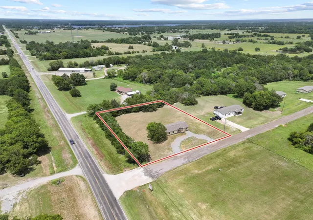 Photo 2 of Single family home for sale at 225 Hemby Wy, Bonham, TX 75418 | MLS# 21313105 | Listing updated on 2026-08-22