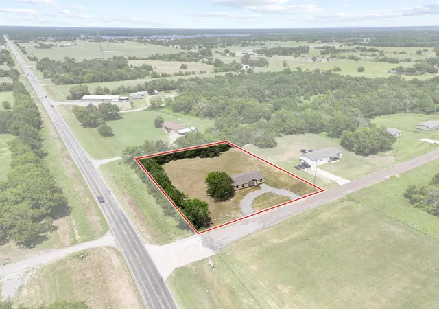 Photo 3 of Single family home for sale at 225 Hemby Wy, Bonham, TX 75418 | MLS# 21313105 | Listing updated on 2026-08-22