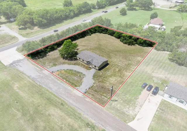 Photo 4 of Single family home for sale at 225 Hemby Wy, Bonham, TX 75418 | MLS# 21313105 | Listing updated on 2026-08-22