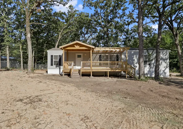 Photo 1 of Manufactured home for sale at 111 Kathy Cir, Mabank, TX 75156 | MLS# 21329016 | Listing updated on 2026-08-24