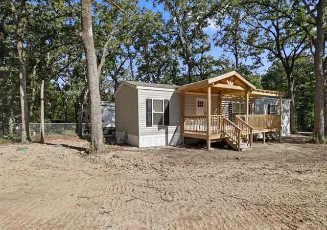 Photo 3 of Manufactured home for sale at 111 Kathy Cir, Mabank, TX 75156 | MLS# 21329016 | Listing updated on 2026-08-24