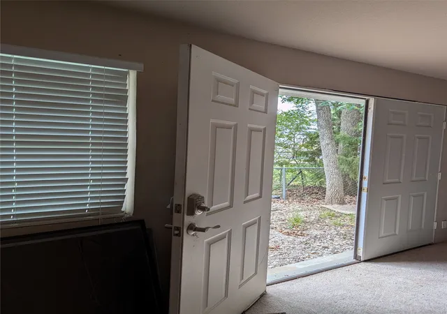 Photo 14 of Single family home for sale at 155 Lake Dr, Enchanted Oaks, TX 75156 | MLS# 21329118 | Listing updated on 2026-10-01