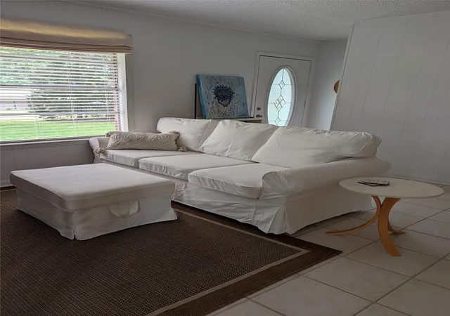 Photo 4 of Single family home for sale at 155 Lake Dr, Enchanted Oaks, TX 75156 | MLS# 21329118 | Listing updated on 2026-10-01