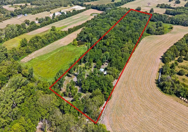 Photo 1 of Single family home for sale at 555 Yowell Hill Rd, Whitewright, TX 75491 | MLS# 21329109 | Listing updated on 2026-08-15