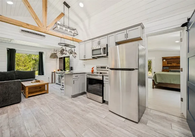 Photo 3 of Single family home for sale at 555 Yowell Hill Rd, Whitewright, TX 75491 | MLS# 21329109 | Listing updated on 2026-10-07