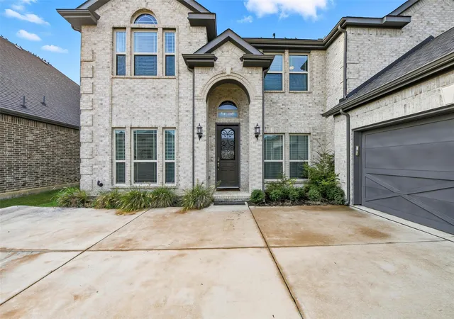 Photo 3 of Single family home for sale at 1308 Thunder Dove Dr, Mansfield, TX 76063 | MLS# 21325026 | Listing updated on 2026-10-06