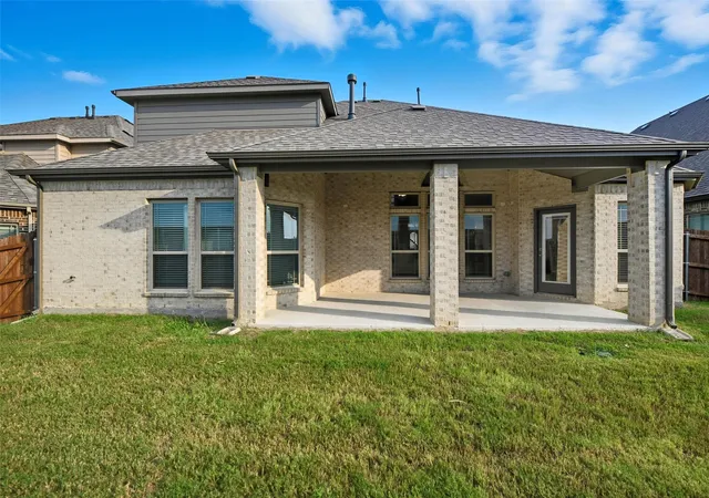 Photo 3 of Single family home for sale at 1308 Thunder Dove Dr, Mansfield, TX 76063 | MLS# 21325026 | Listing updated on 2026-10-06
