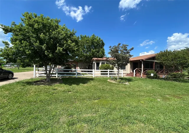 Photo 4 of Manufactured home for sale at 129 Saint Michaels Dr, Trinidad, TX 75163 | MLS# 21324864 | Listing updated on 2026-07-18
