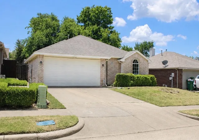 Photo 3 of Single family home for sale at 1115 Parker Ct, Cedar Hill, TX 75104 | MLS# 21329186 | Listing updated on 2026-07-13