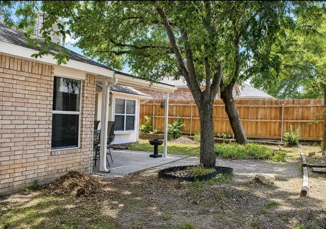 Photo 4 of Single family home for sale at 1115 Parker Ct, Cedar Hill, TX 75104 | MLS# 21329186 | Listing updated on 2026-07-13