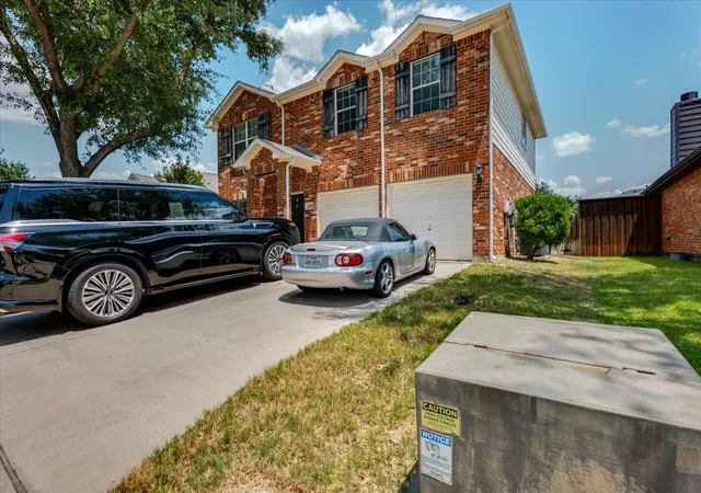 Photo 2 of Single family home for sale at 11648 Aspen Creek Dr, Fort Worth, TX 76244 | MLS# 21329188 | Listing updated on 2026-07-13