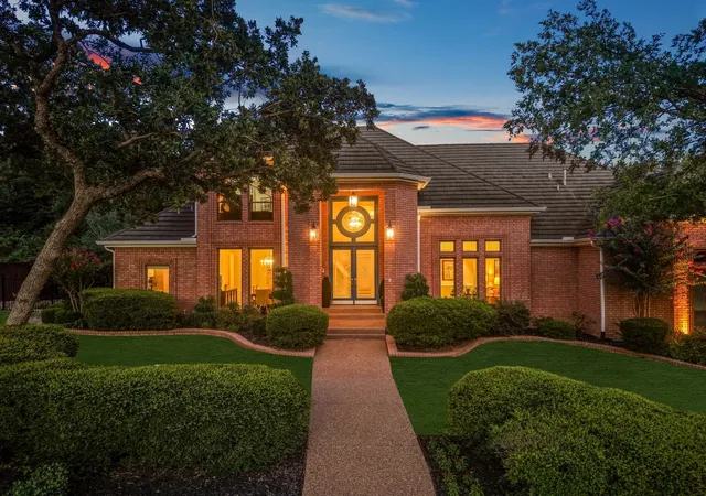 Photo 2 of Sale Pending at 1311 Concord Ave, Southlake, TX 76092 | MLS# 21328390 | Listing updated on 2026-08-03